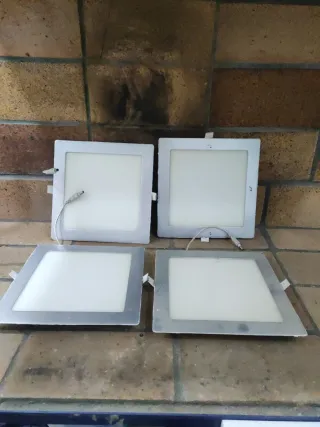 Focos LED Cuadrados (4 unidades)