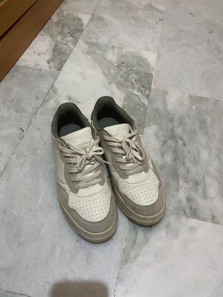 Zapatillas Pull&Bear Beige y Blancas