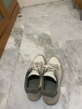 Zapatillas Pull&Bear Beige y Blancas