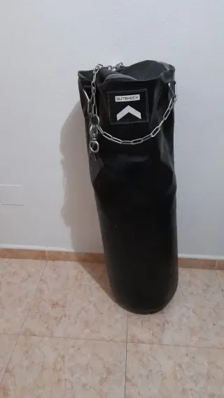 Saco de boxeo Outshock negro
