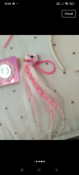 Fronte, elastico e giocattoli