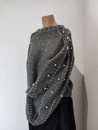 Jersey gris perlas escote y mangas