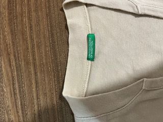 Camiseta Benetton Beige Escote Pico