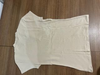 Camiseta Benetton Beige Escote Pico