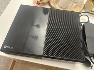 Xbox One + 2 Mandos + FIFA