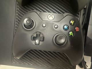 Xbox One + 2 Mandos + FIFA