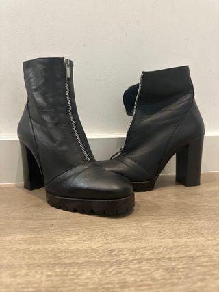 Botines negros con cremallera y plataforma