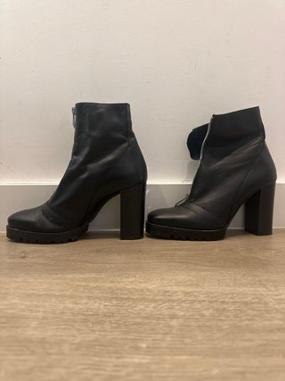 Botines negros con cremallera y plataforma