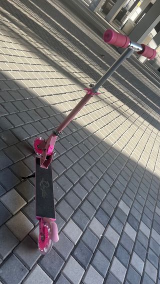 Patinete infantil rosa luces en ruedas