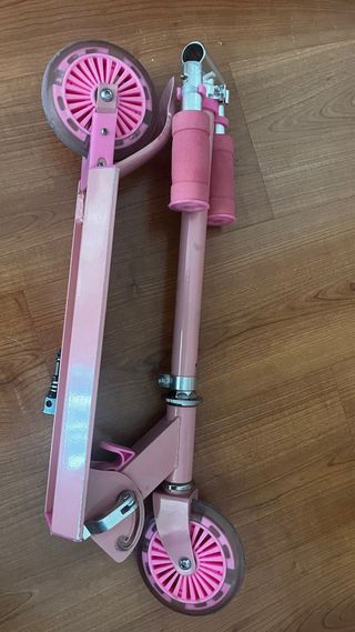 Patinete infantil rosa luces en ruedas