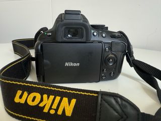 Cámara Nikon D5100 + 2 objetivos 18-55 y 55-200