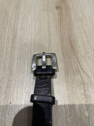 Reloj de pulsera plateado y marrón