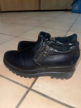 Stivaletti neri donna con zip