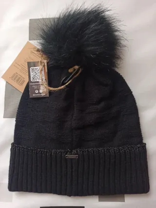 Gorro Anekke Negro con pompón