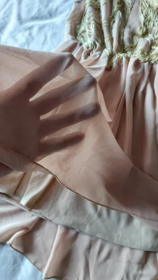 Vestido Stradivarius beige con flecos