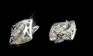 Pendientes plateados con diseño