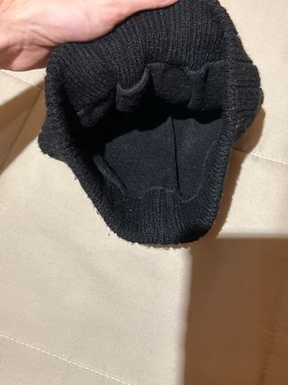 Gorro con marca NY negro