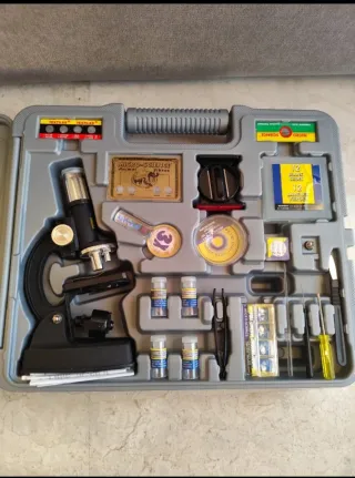 Microscopio Micro-Science con accesorios