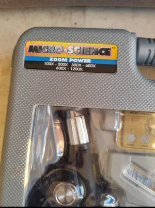 Microscopio Micro-Science con accesorios