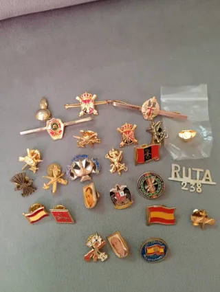 Lote de insignias Legión y pisacorbatas
