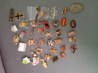 Lote de insignias Legión y pisacorbatas