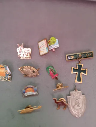 Lote de insignias Legión y pisacorbatas