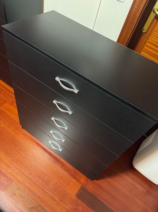 Cómoda Negra con 5 Cajones y Asas de Metal NUEVA!