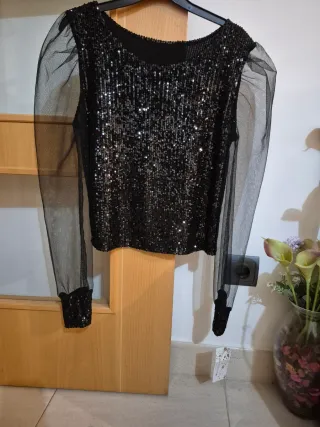 Top lentejuelas negro mangas tul