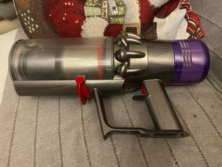 Dyson V11 Aspirapolvere con pulsante rosso