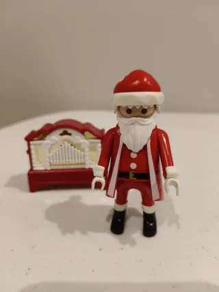 Papá Noel con órgano de juguete