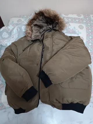 Chaquetón marrón BoohooMAN con capucha