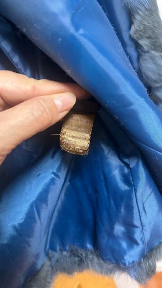 Abrigo de piel de conejo azul con capucha