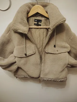 Cazadora Zara calentita beige