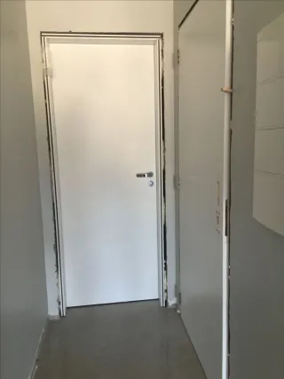 Alisado pintado e instalación puertas