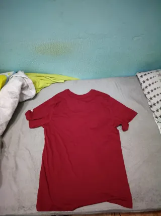 Camiseta Nike Roja Logo Multicolor