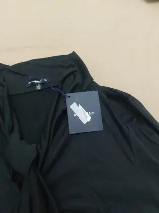 Blusa negra con lazada