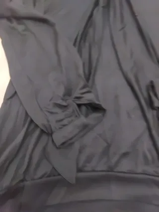 Blusa negra con lazada