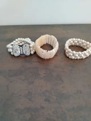 Braccialetti con perle e ciondolo con strass