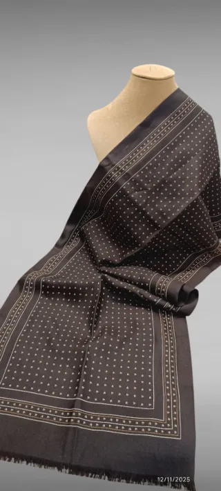 Bufanda Lana Virgen y Seda Negra/Oro