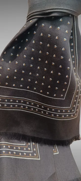 Bufanda Lana Virgen y Seda Negra/Oro