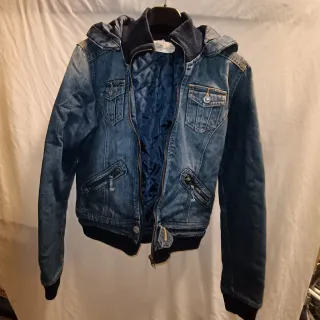 Giubbotto denim con cappuccio