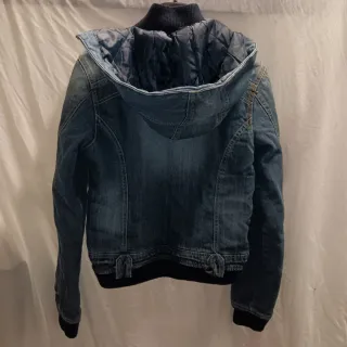 Giubbotto denim con cappuccio