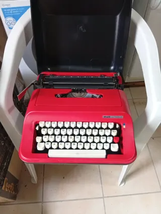 Macchina da scrivere Olivetti Lettera 92