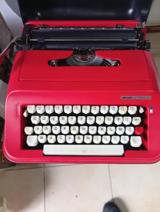 Macchina da scrivere Olivetti Lettera 92
