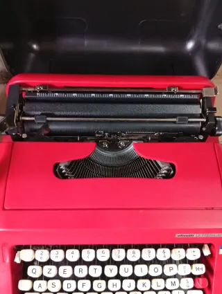 Macchina da scrivere Olivetti Lettera 92