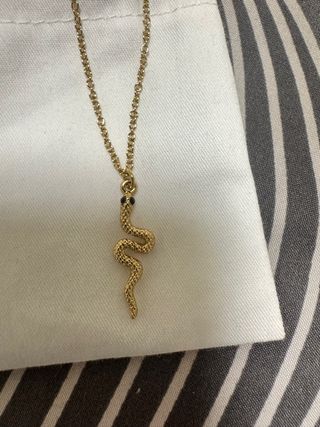 Collana con ciondolo serpente dorato