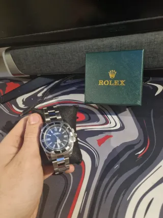 Reloj esfera negra y plateada