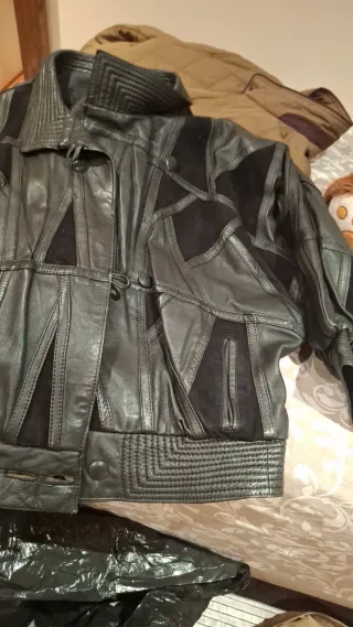 Cazadora de cuero mujer