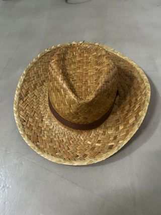 Sombrero de paja tejido