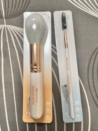Essence Bronzer Brush & Eyebrow Spoolie